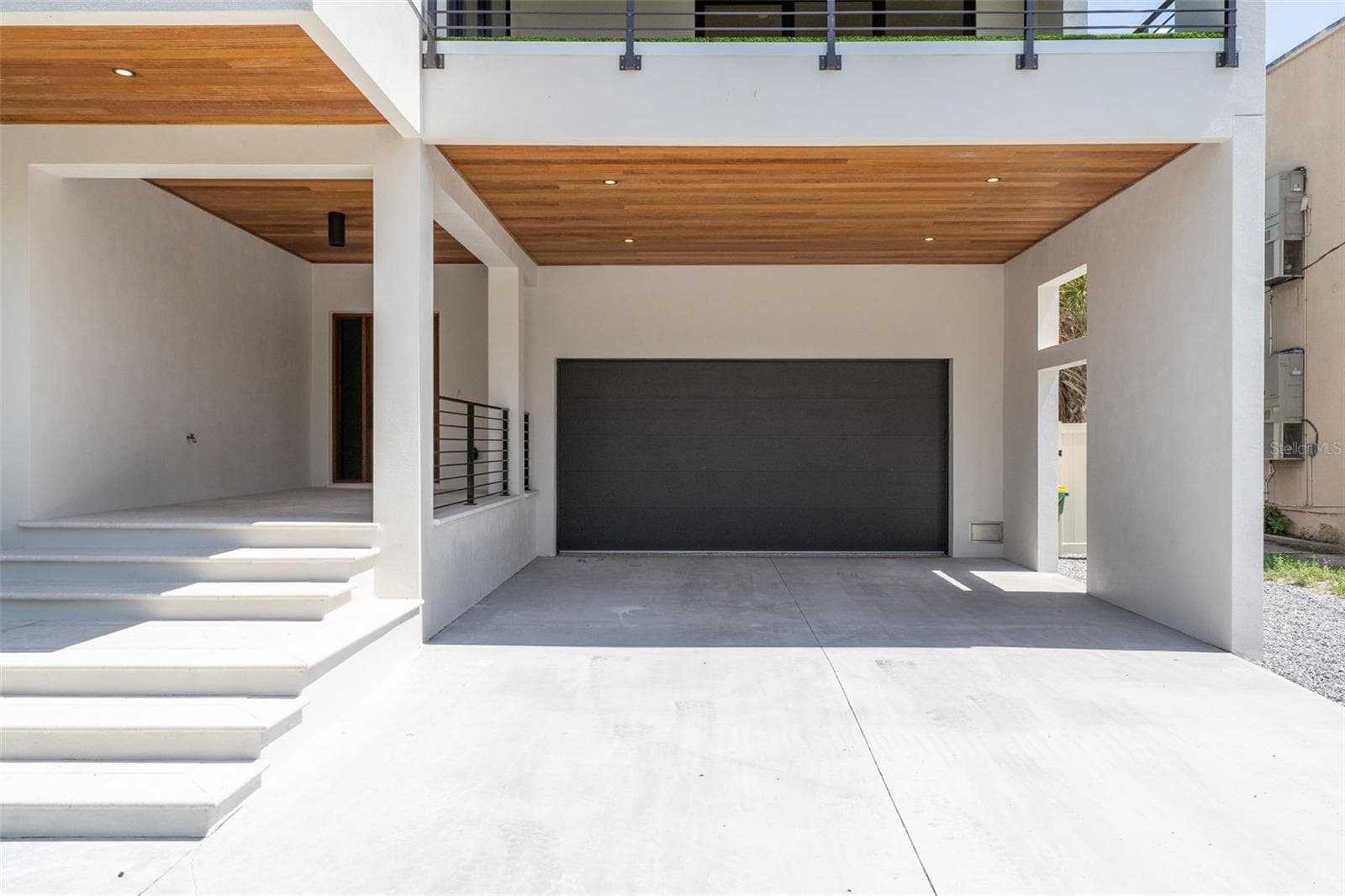 Single Family Residence at 1681 OAK ST, SARASOTA, photo 8 of 89