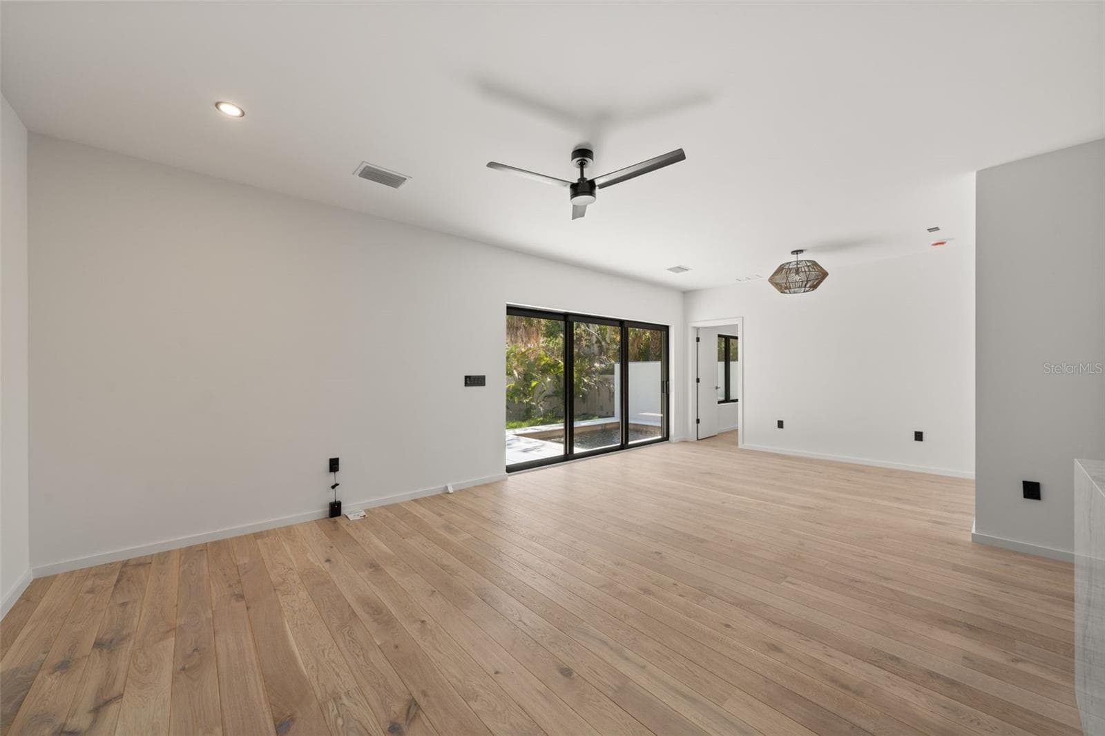 Single Family Residence at 1681 OAK ST, SARASOTA, photo 32 of 89