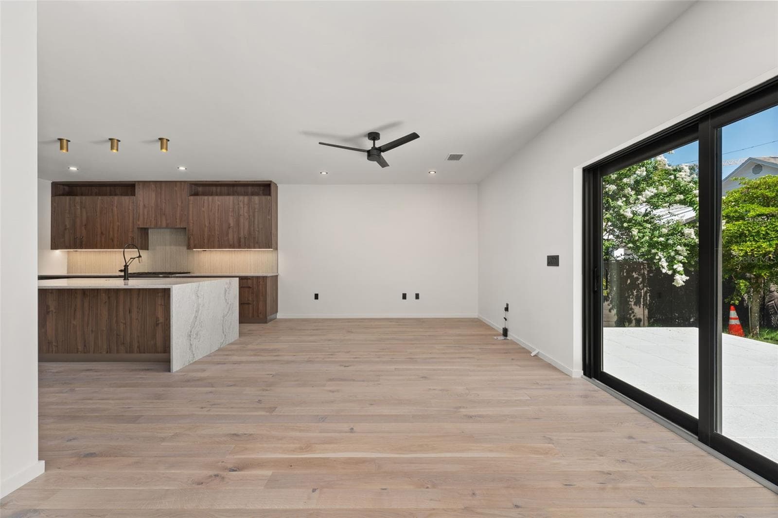 Single Family Residence at 1681 OAK ST, SARASOTA, photo 35 of 89