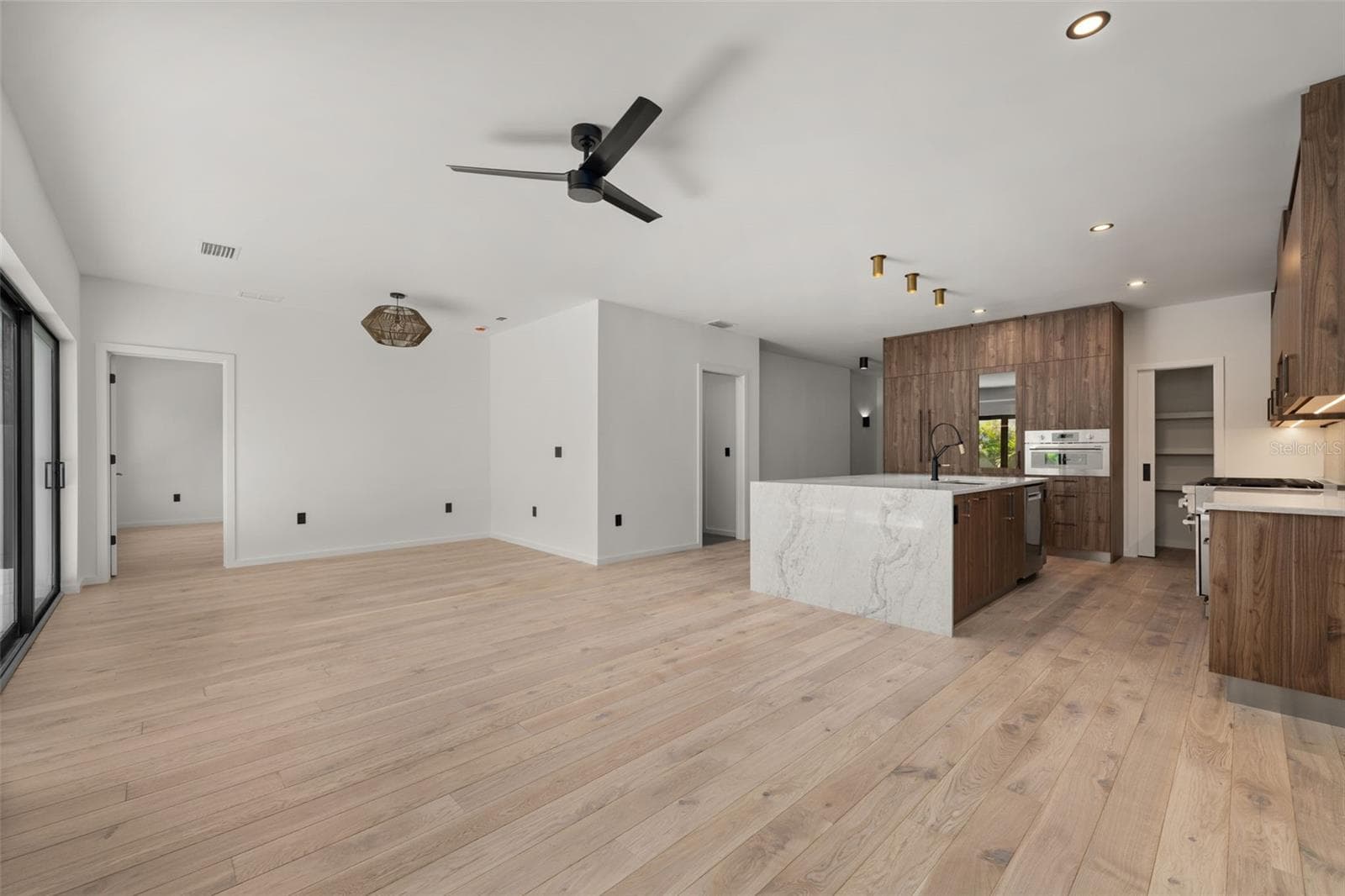 Single Family Residence at 1681 OAK ST, SARASOTA, photo 37 of 89