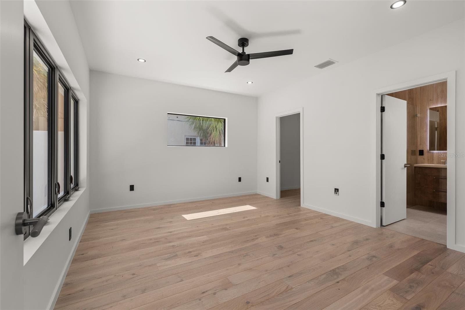 Single Family Residence at 1681 OAK ST, SARASOTA, photo 46 of 89
