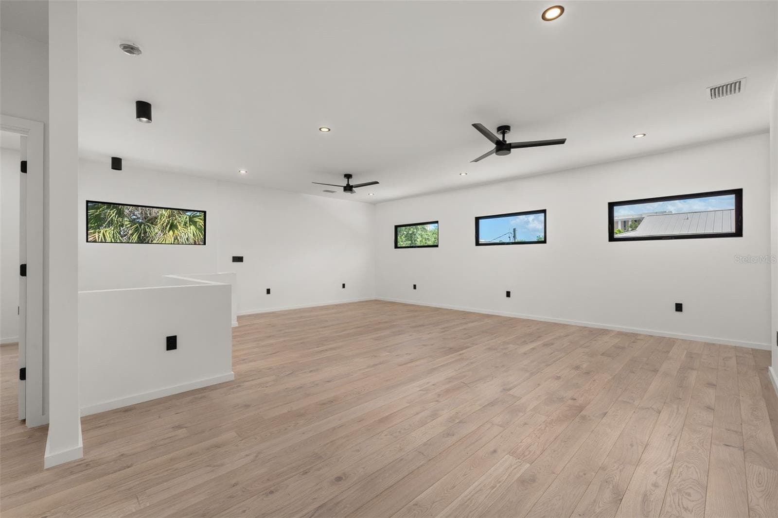 Single Family Residence at 1681 OAK ST, SARASOTA, photo 62 of 89