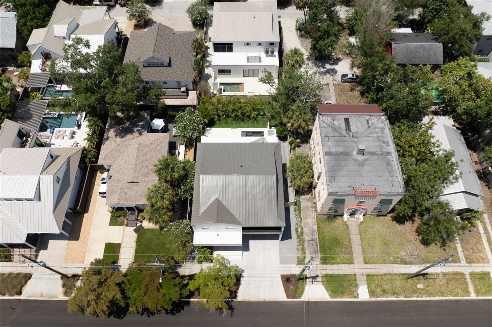 Single Family Residence at 1681 OAK ST, SARASOTA, photo 80 of 89
