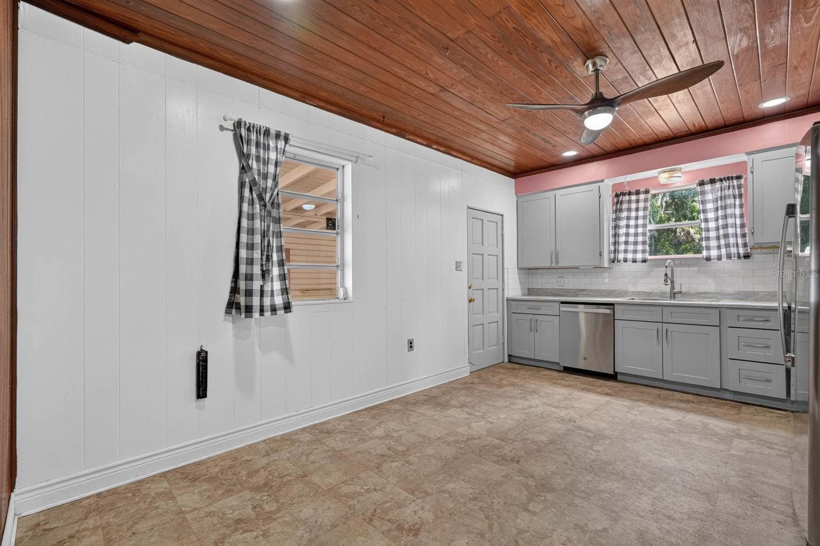 Single Family Residence at 131 DUNN AVE, SAN MATEO, photo 12 of 47