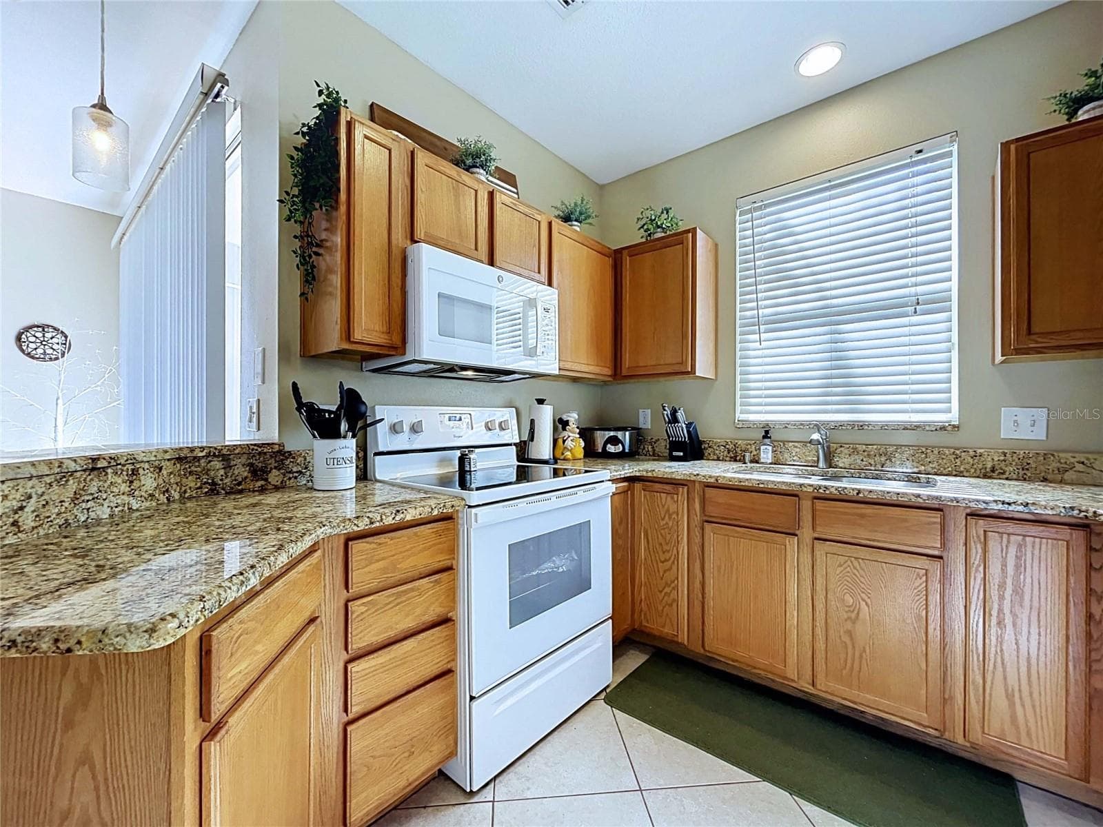 Townhouse at 12207 COUNTRY WHITE CIR, TAMPA, photo 12 of 37