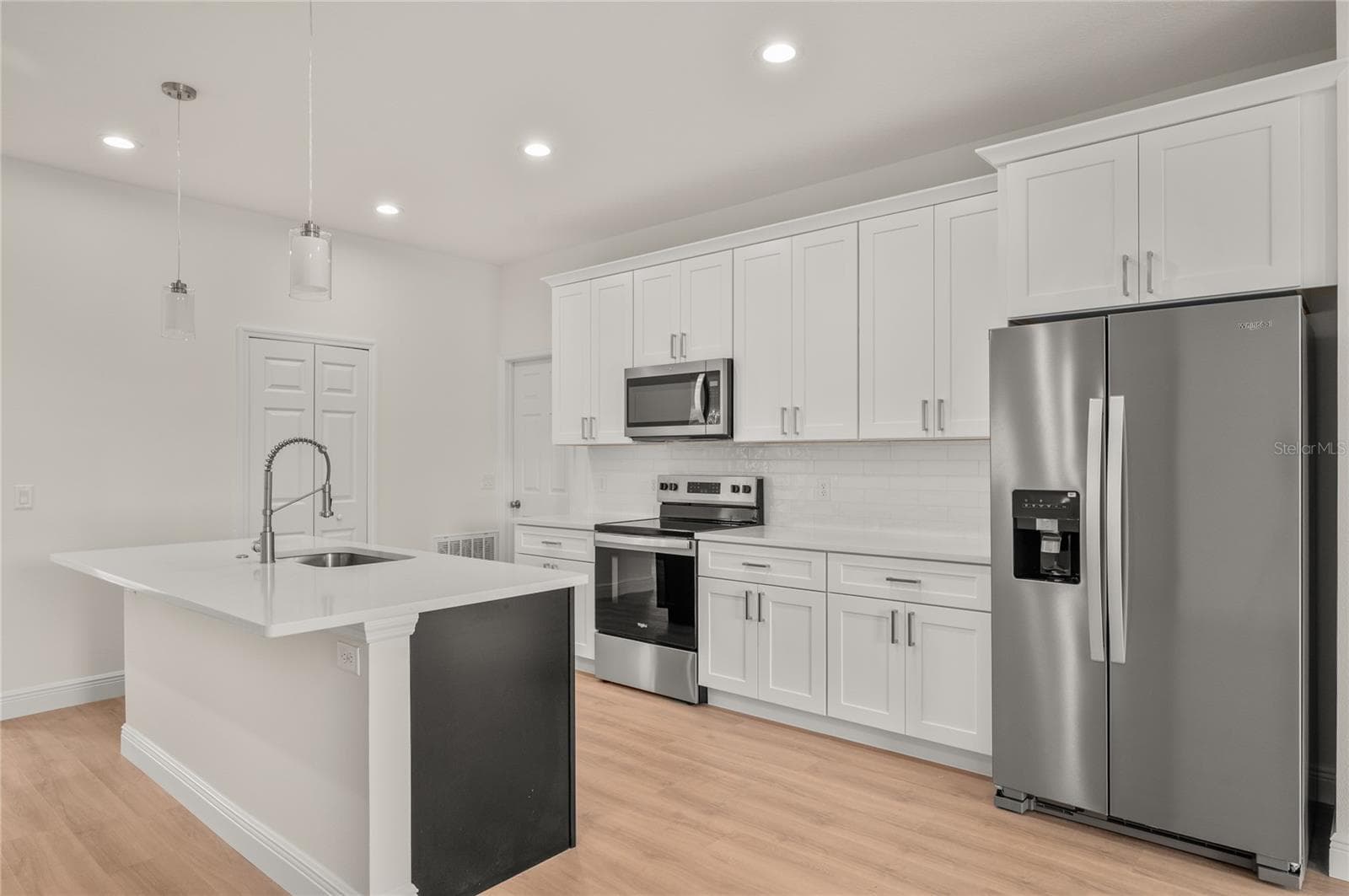 Single Family Residence at 132 11TH AVE, OSTEEN, photo 9 of 39