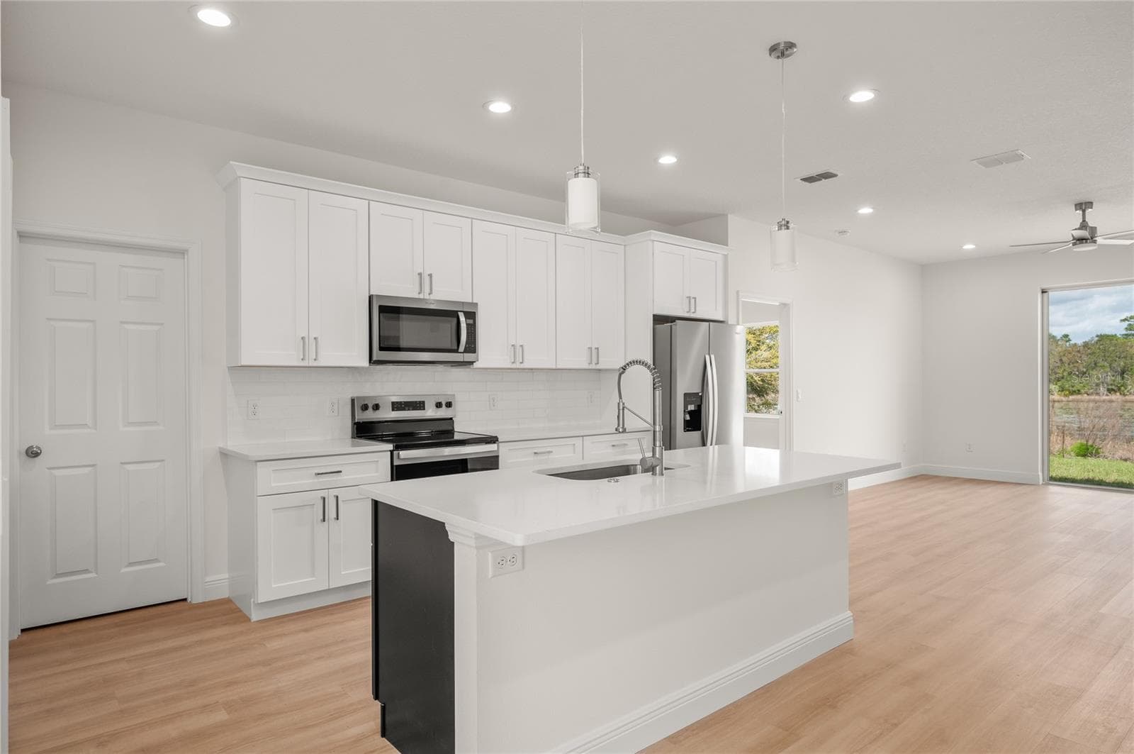 Single Family Residence at 132 11TH AVE, OSTEEN, photo 10 of 39