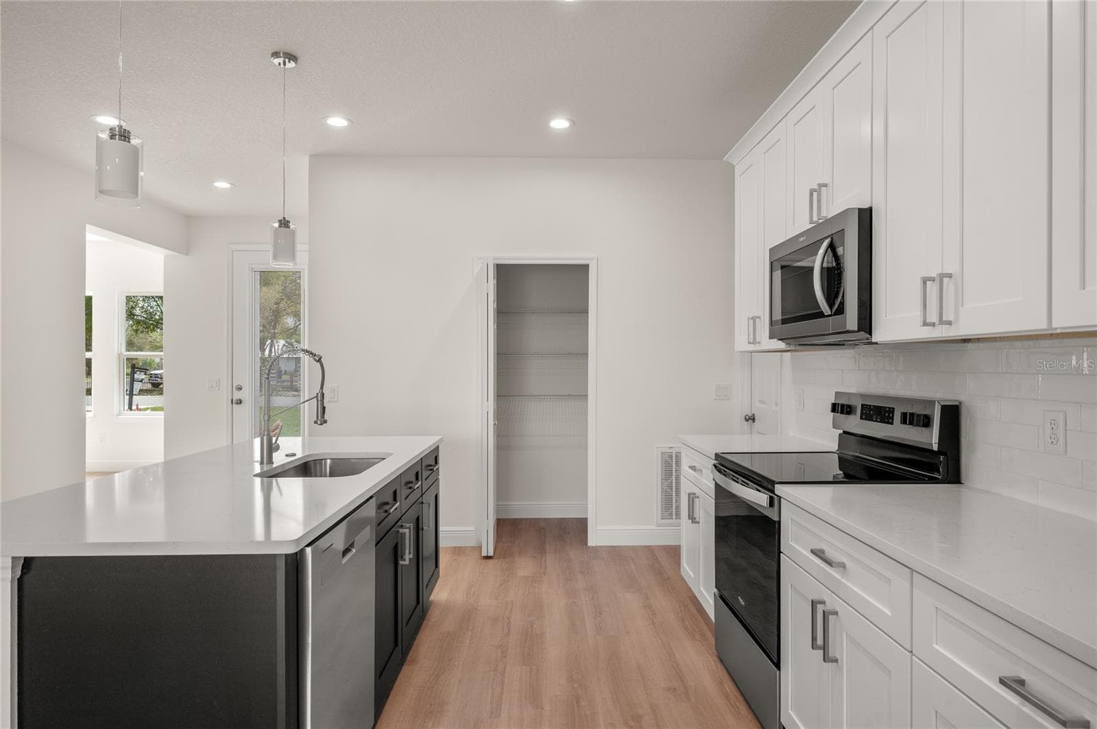 Single Family Residence at 132 11TH AVE, OSTEEN, photo 12 of 39