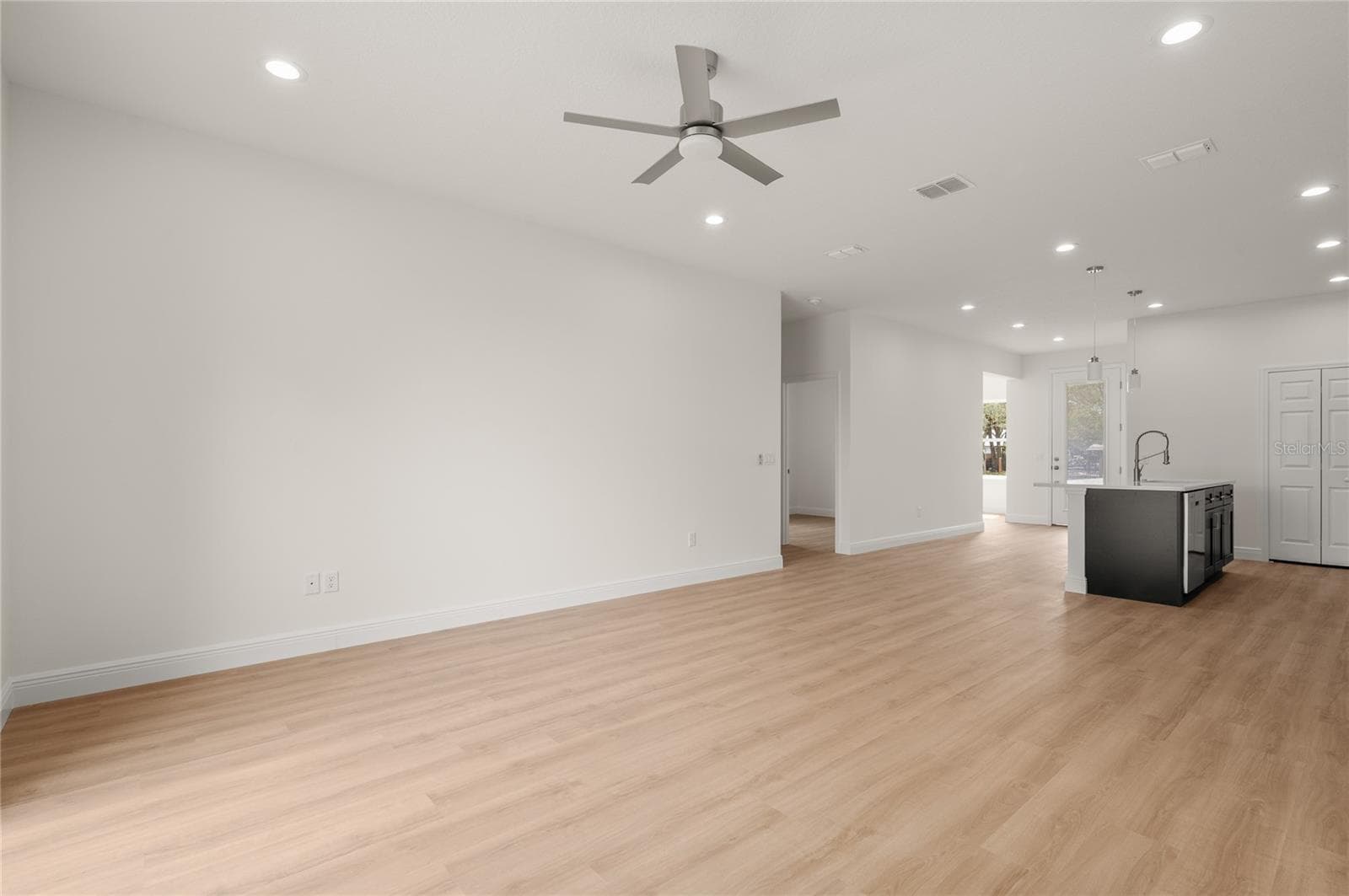 Single Family Residence at 132 11TH AVE, OSTEEN, photo 15 of 39