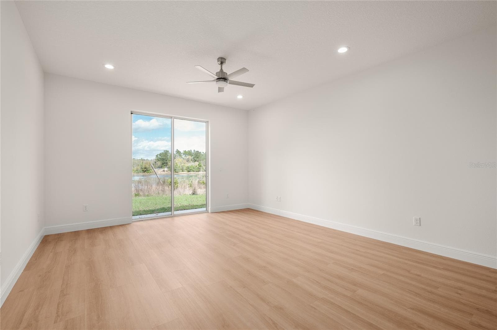 Single Family Residence at 132 11TH AVE, OSTEEN, photo 17 of 39