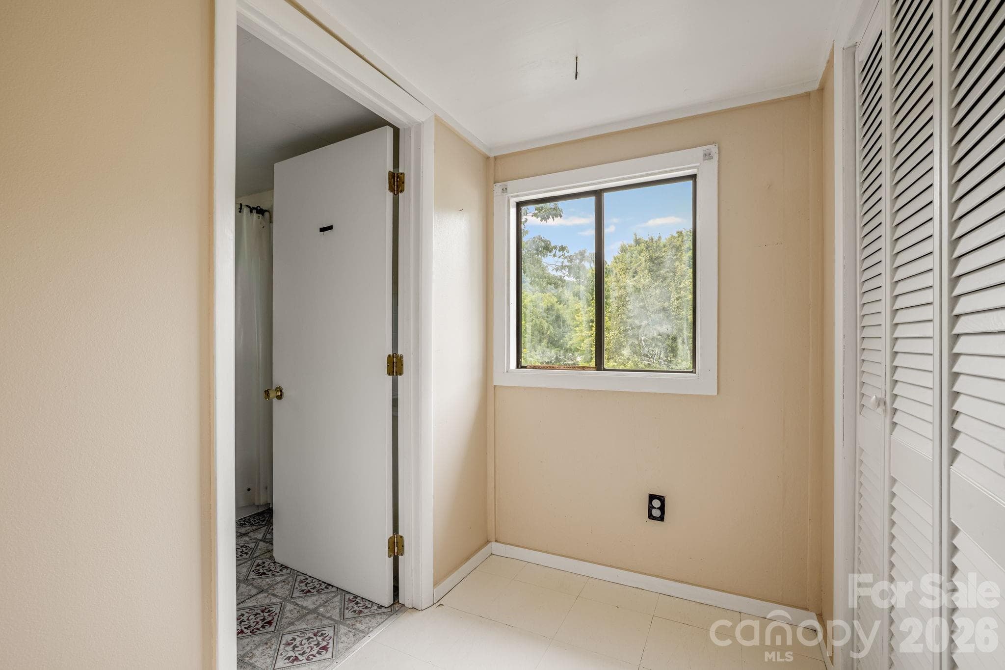 Single Family Residence at 82 Hill Street, Hot Springs, photo 14 of 42