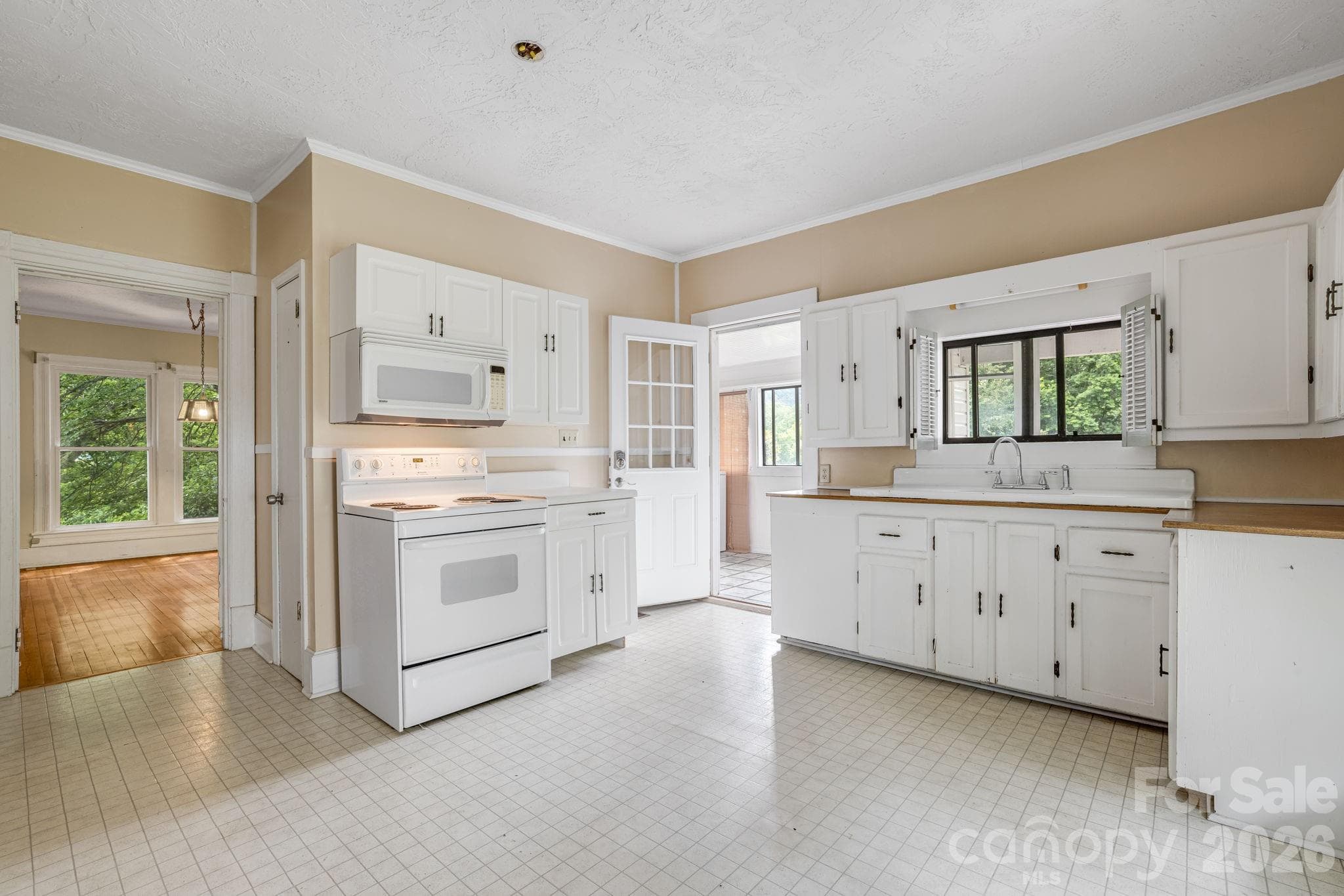 Single Family Residence at 82 Hill Street, Hot Springs, photo 17 of 42