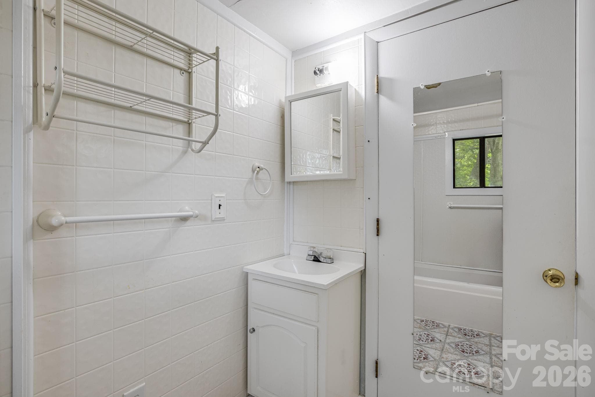 Single Family Residence at 82 Hill Street, Hot Springs, photo 22 of 42