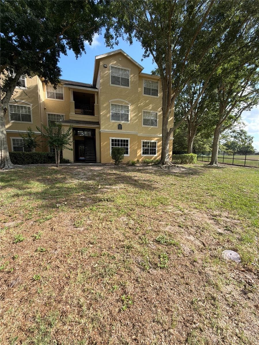 Condominium at 2600 ROBERT TRENT JONES DR #914, ORLANDO, photo 2 of 22