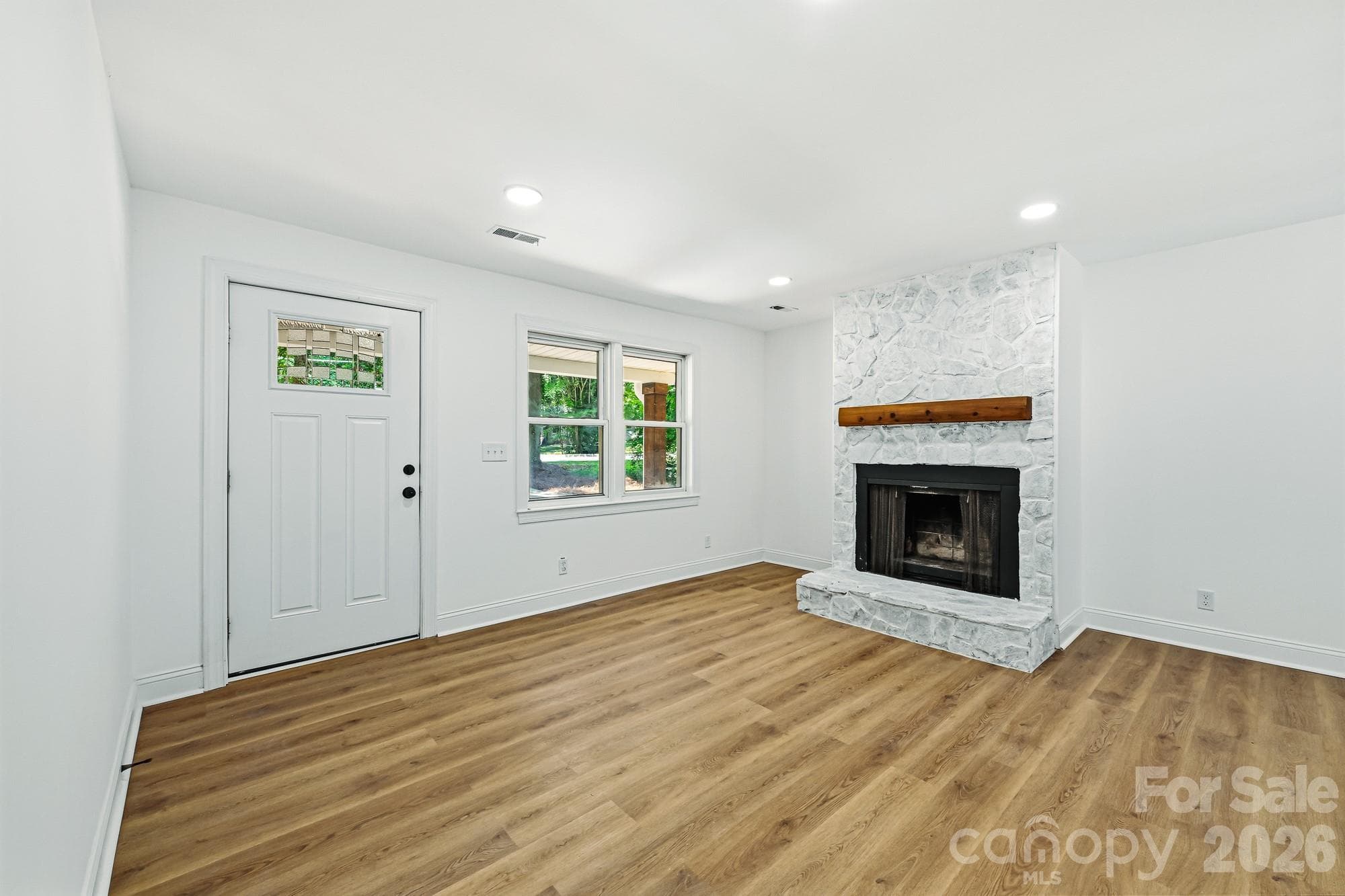 Single Family Residence at 1936 Lakedell Drive, Charlotte, photo 9 of 28