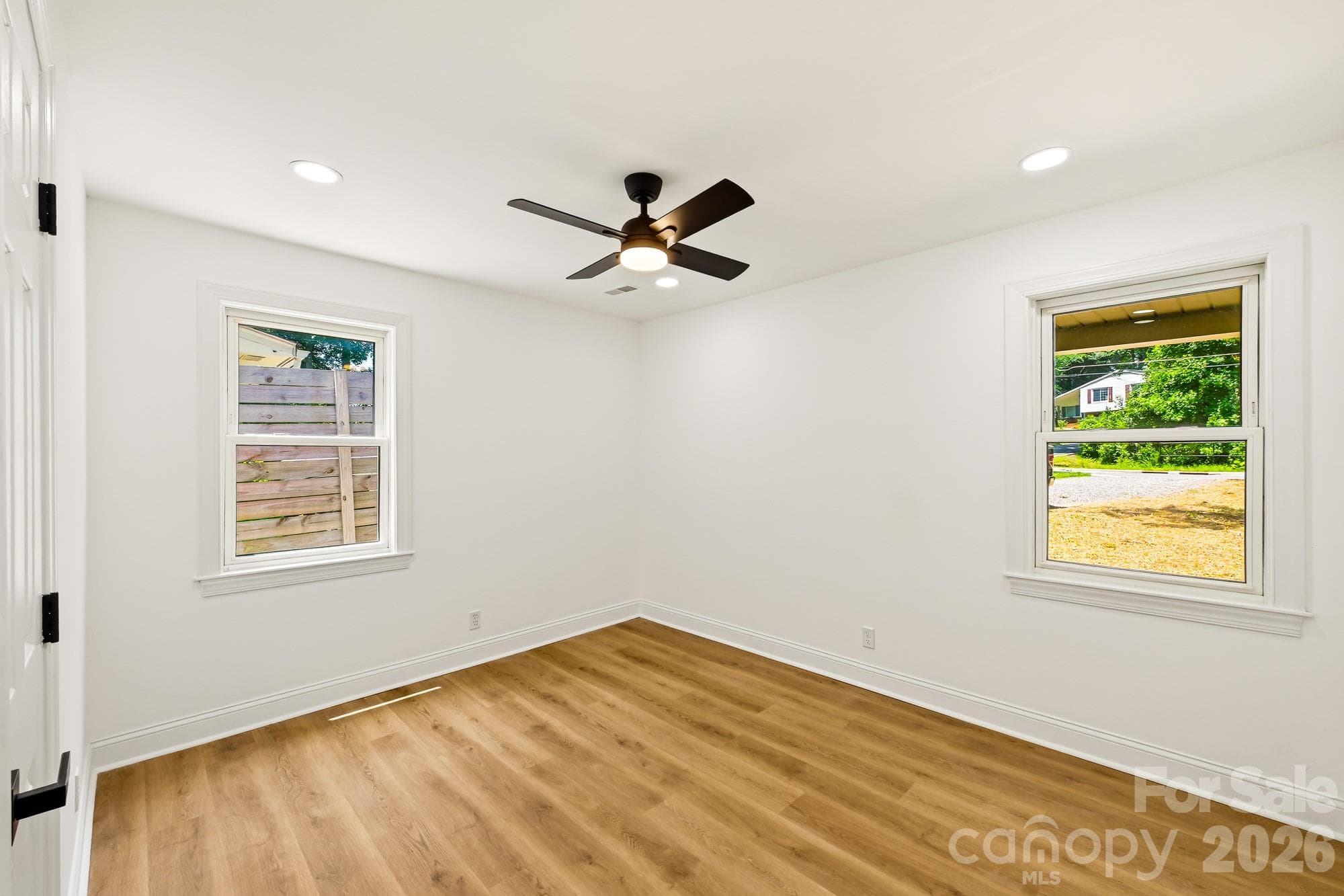 Single Family Residence at 1936 Lakedell Drive, Charlotte, photo 12 of 28