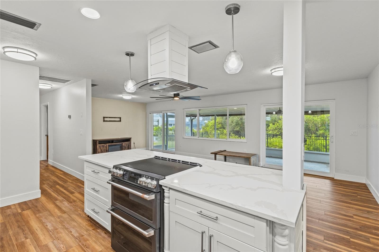 Single Family Residence at 611 LEONA AVE, ELLENTON, photo 8 of 42