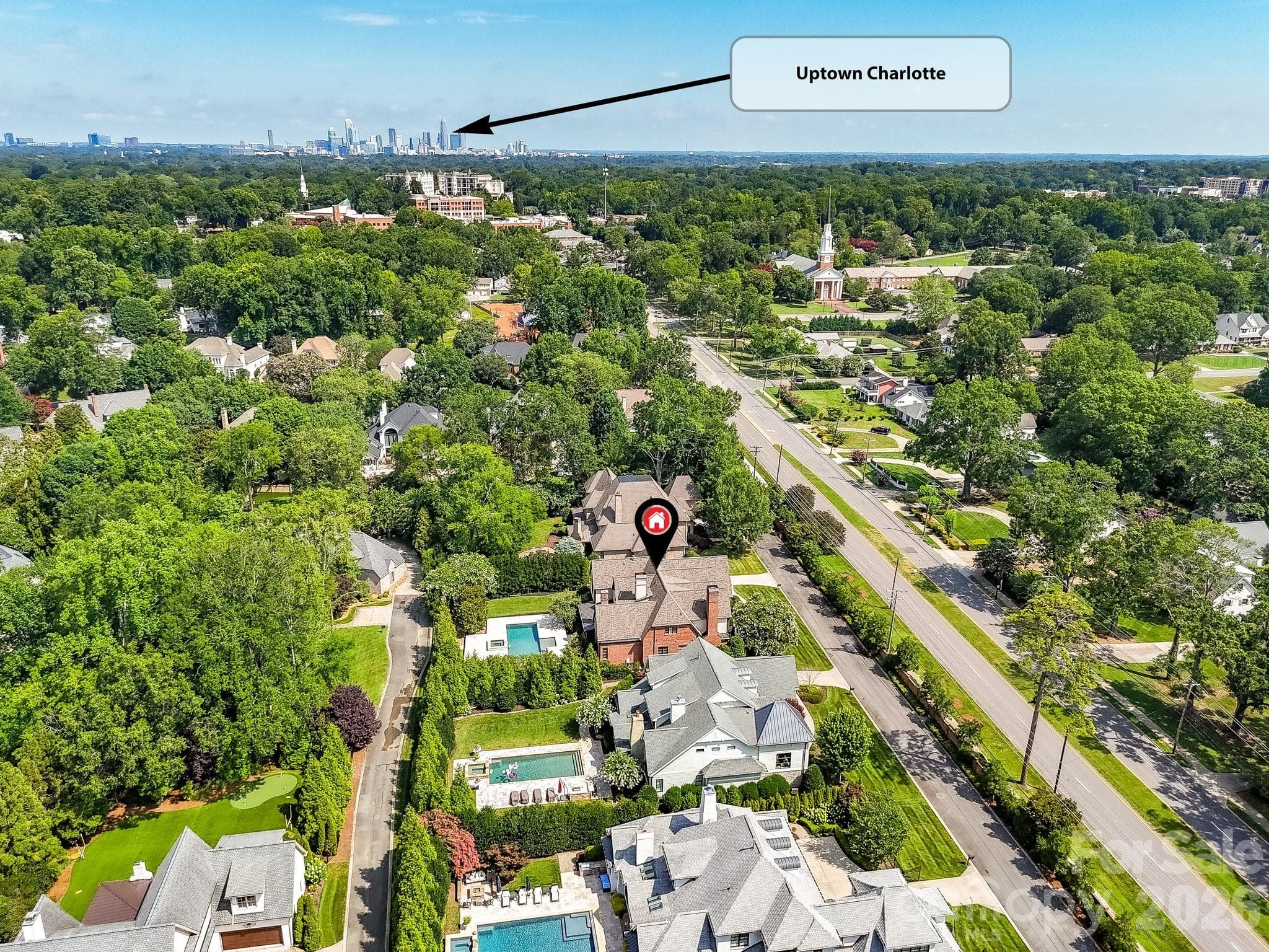 Easy access to Uptown - 808 Huntington Park Drive, Charlotte