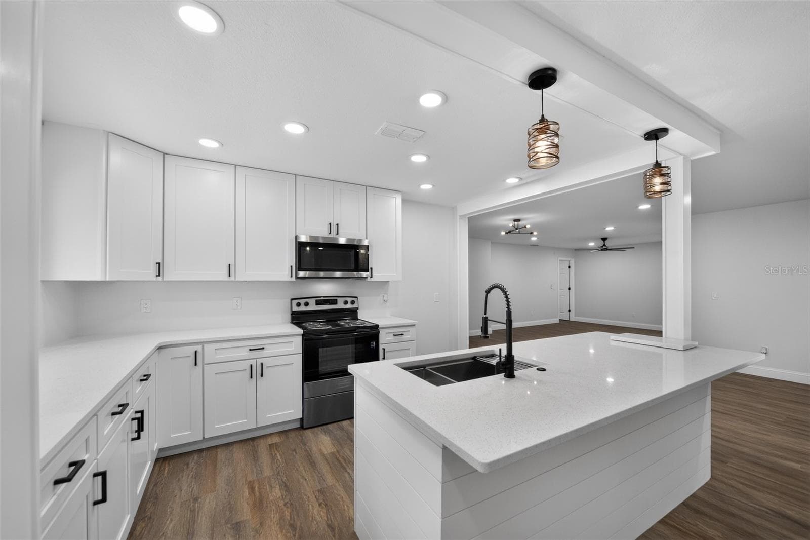Single Family Residence at 12100 CAROLINA WOODS LN, ORLANDO, photo 2 of 33