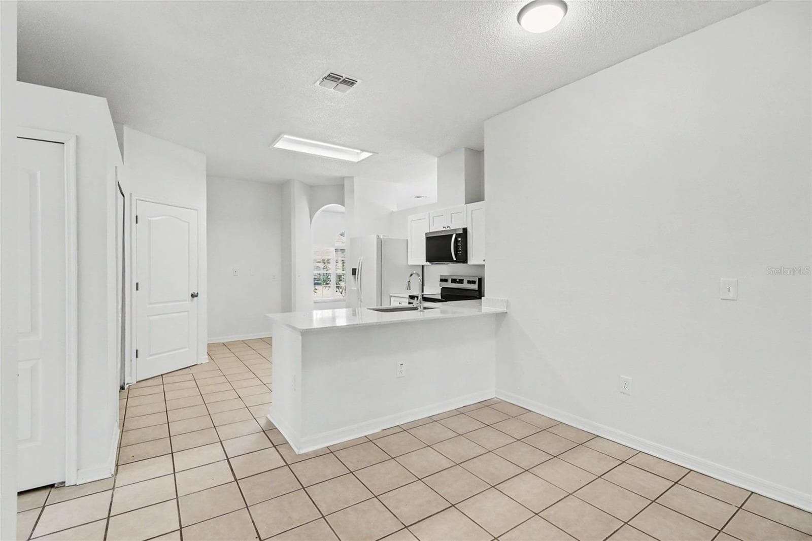 Single Family Residence at 3709 CINNAMON FERN LOOP, CLERMONT, photo 6 of 21