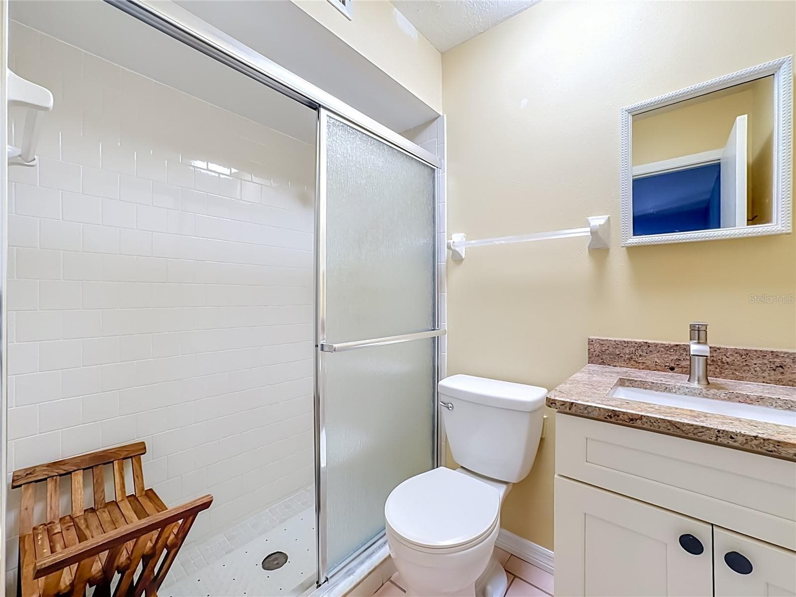 Private owners suite bath - 4190 66TH STREET CIR W #O, BRADENTON