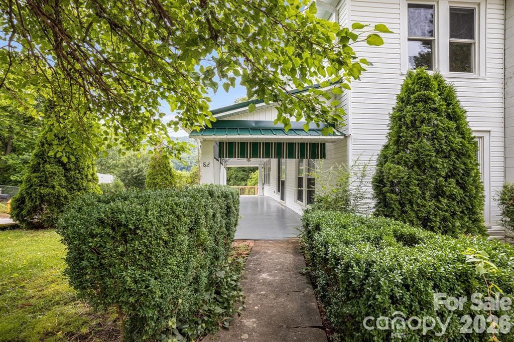 Single Family Residence at 82 Hill Street, Hot Springs, photo 4 of 42