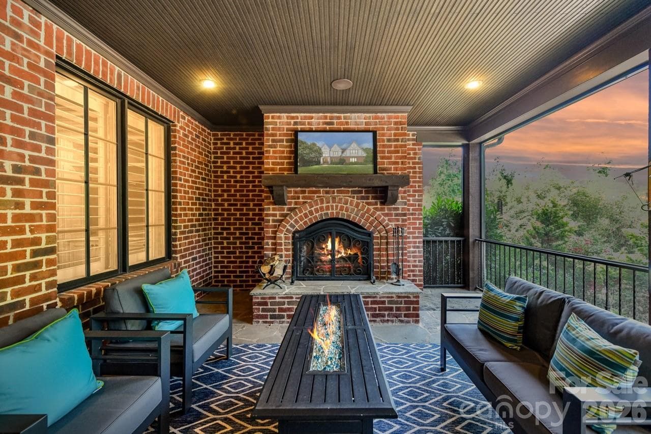 Single Family Residence at 808 Huntington Park Drive, Charlotte, photo 36 of 40