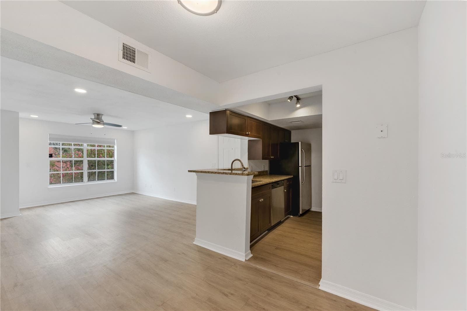 Condominium at 10200 GANDY BLVD N #1205, ST PETERSBURG, photo 7 of 25