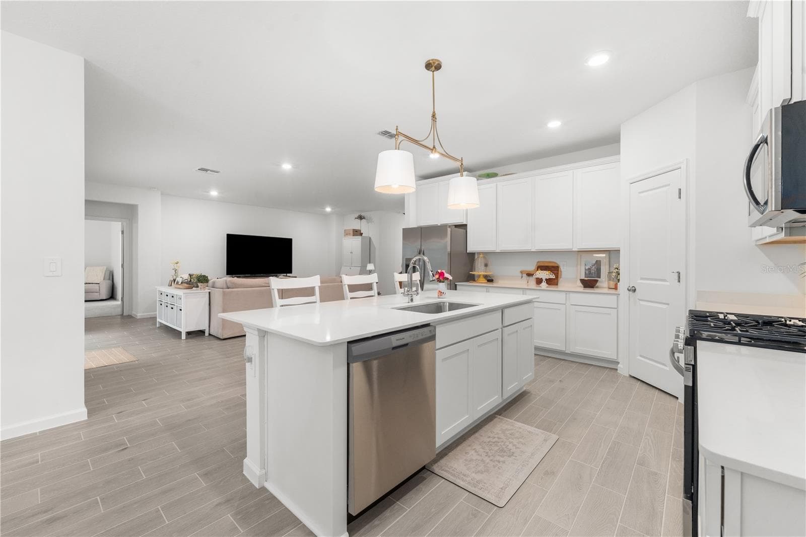 Wonderful Space to Entertain Family and Friends - 13941 NW CONVERGENCE BLVD, ALACHUA
