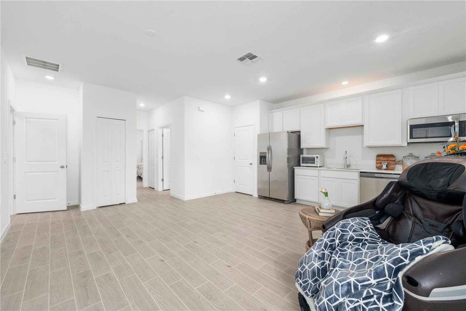Recesses Lighting - 13941 NW CONVERGENCE BLVD, ALACHUA