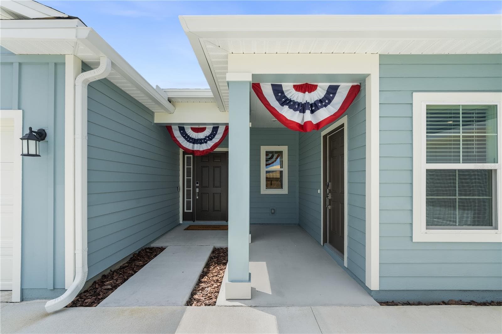 Beautiful Covered Front Entry - 13941 NW CONVERGENCE BLVD, ALACHUA