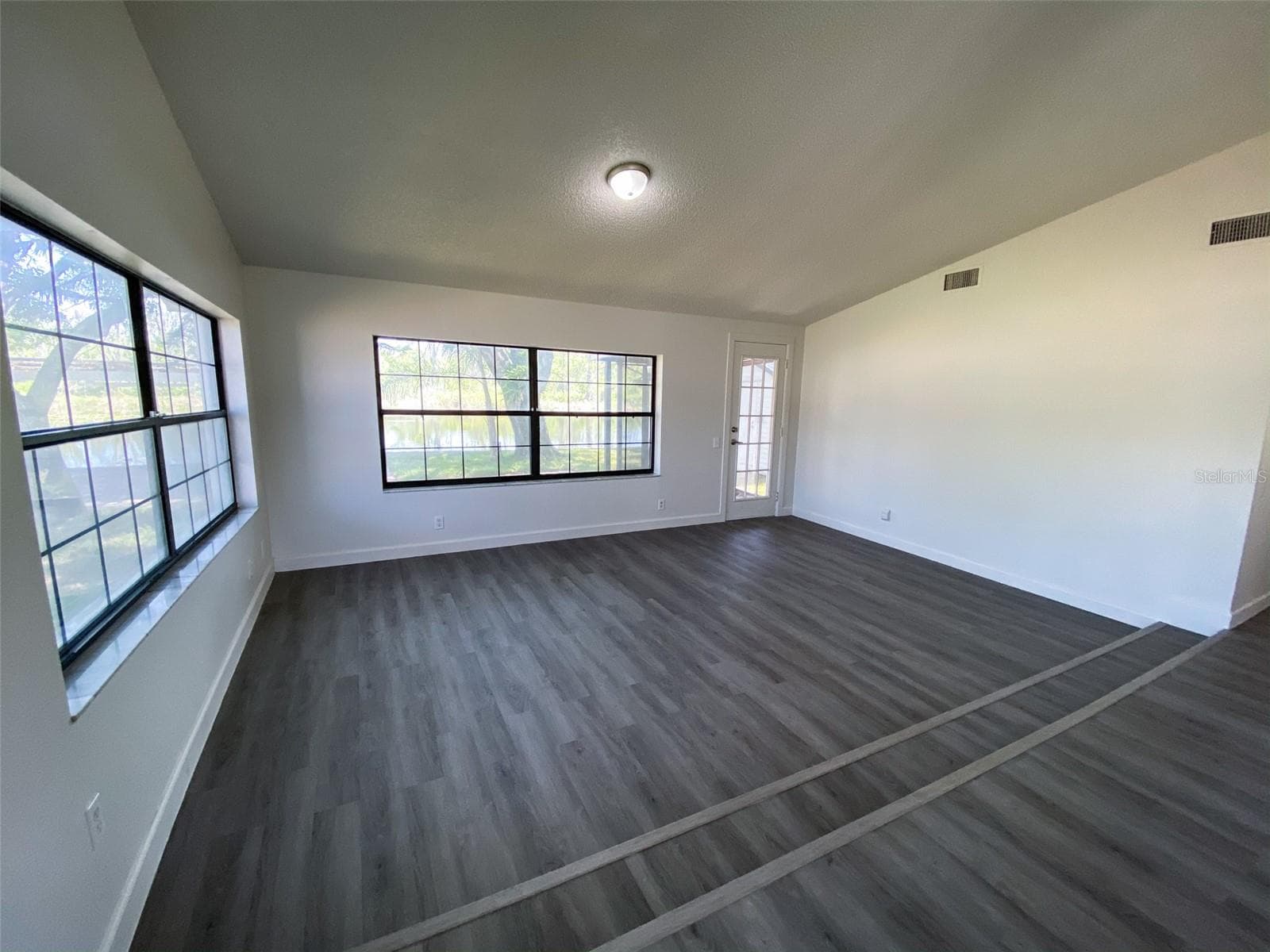 Single Family Residence at 28046 LOIS DR, TAVARES, photo 4 of 14