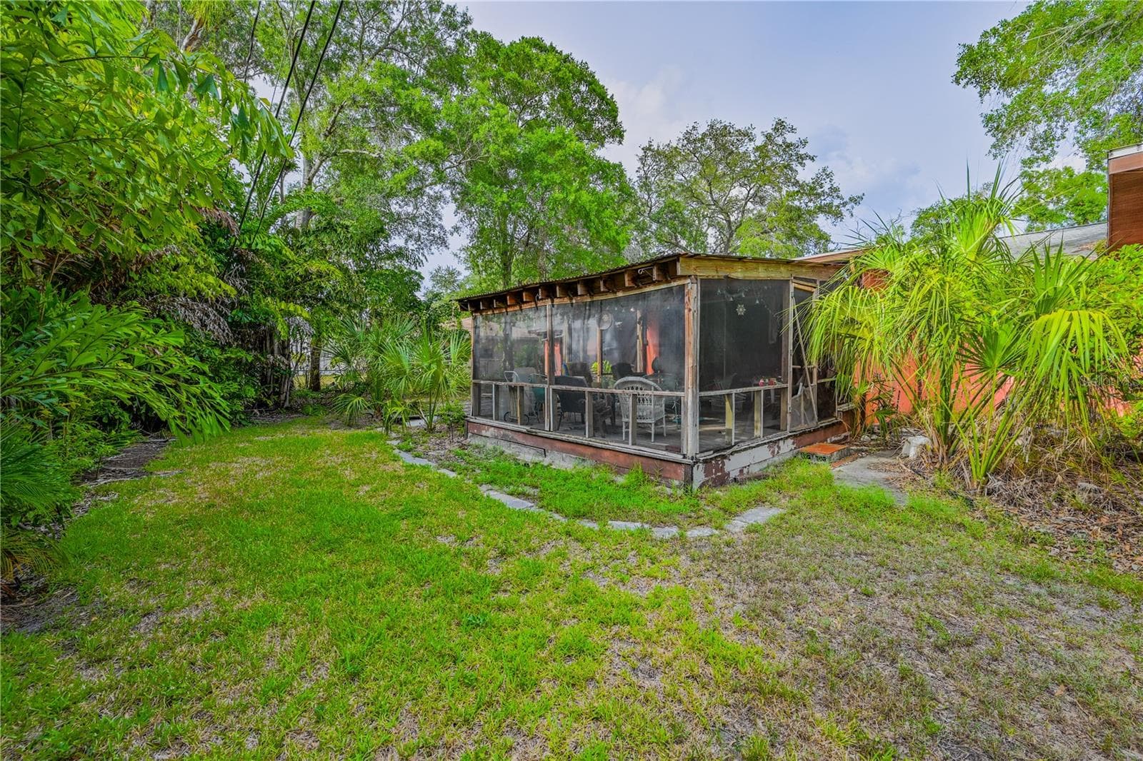 Single Family Residence at 504 W DAVIS BLVD, TAMPA, photo 14 of 19