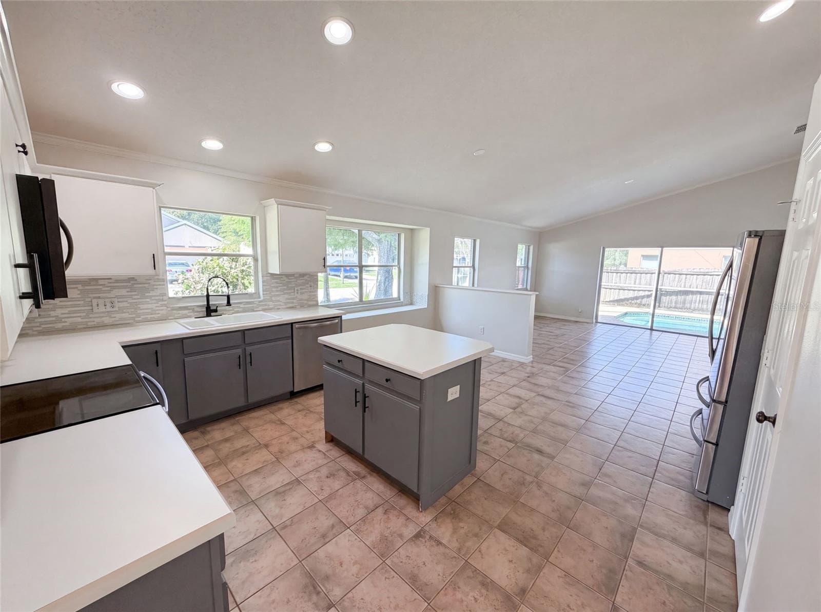 Single Family Residence at 701 MAGNOLIA CREEK CIR, ORLANDO, photo 8 of 33