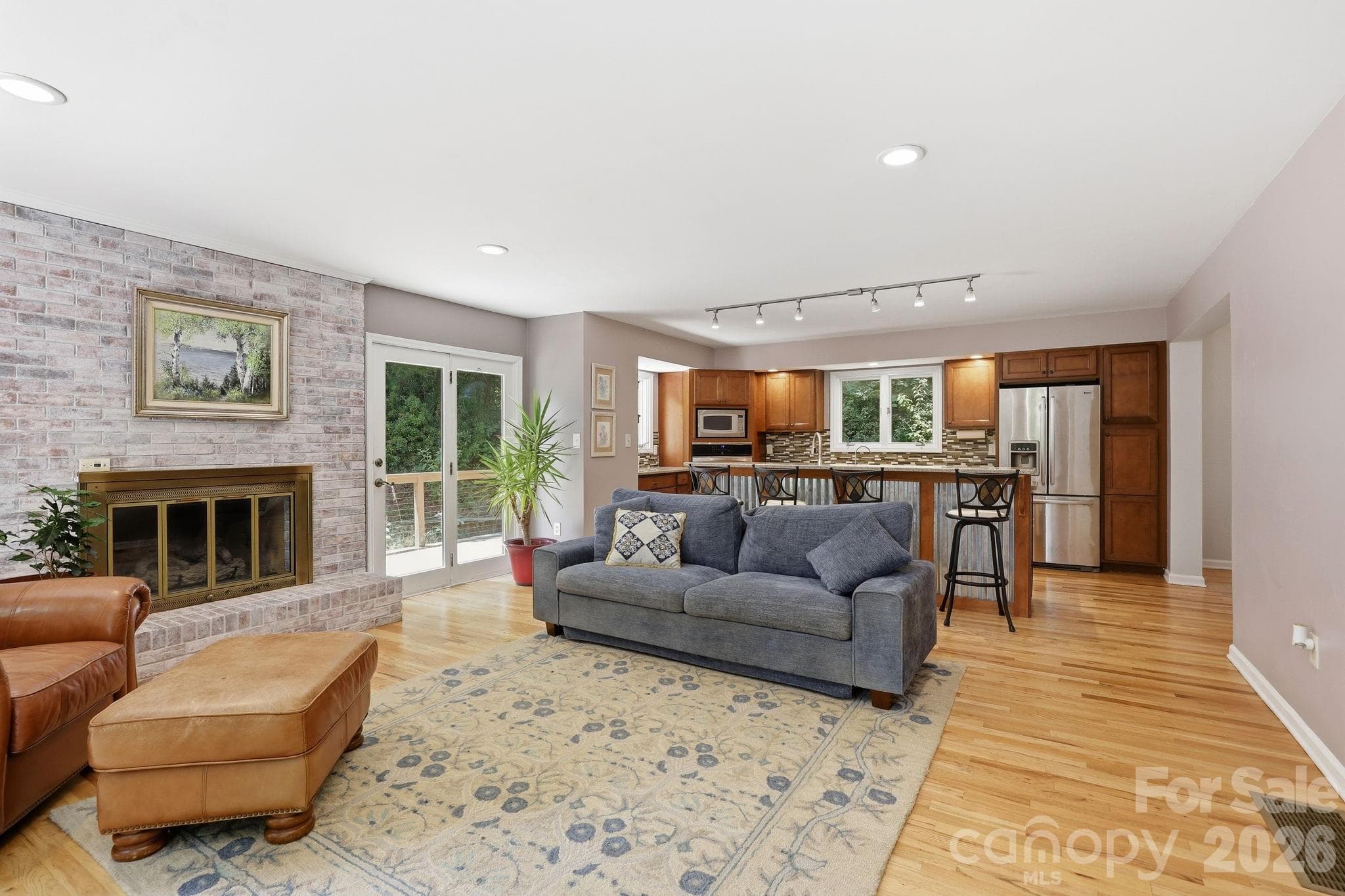 Single Family Residence at 202 Riva Ridge Drive, Fairview, photo 3 of 48