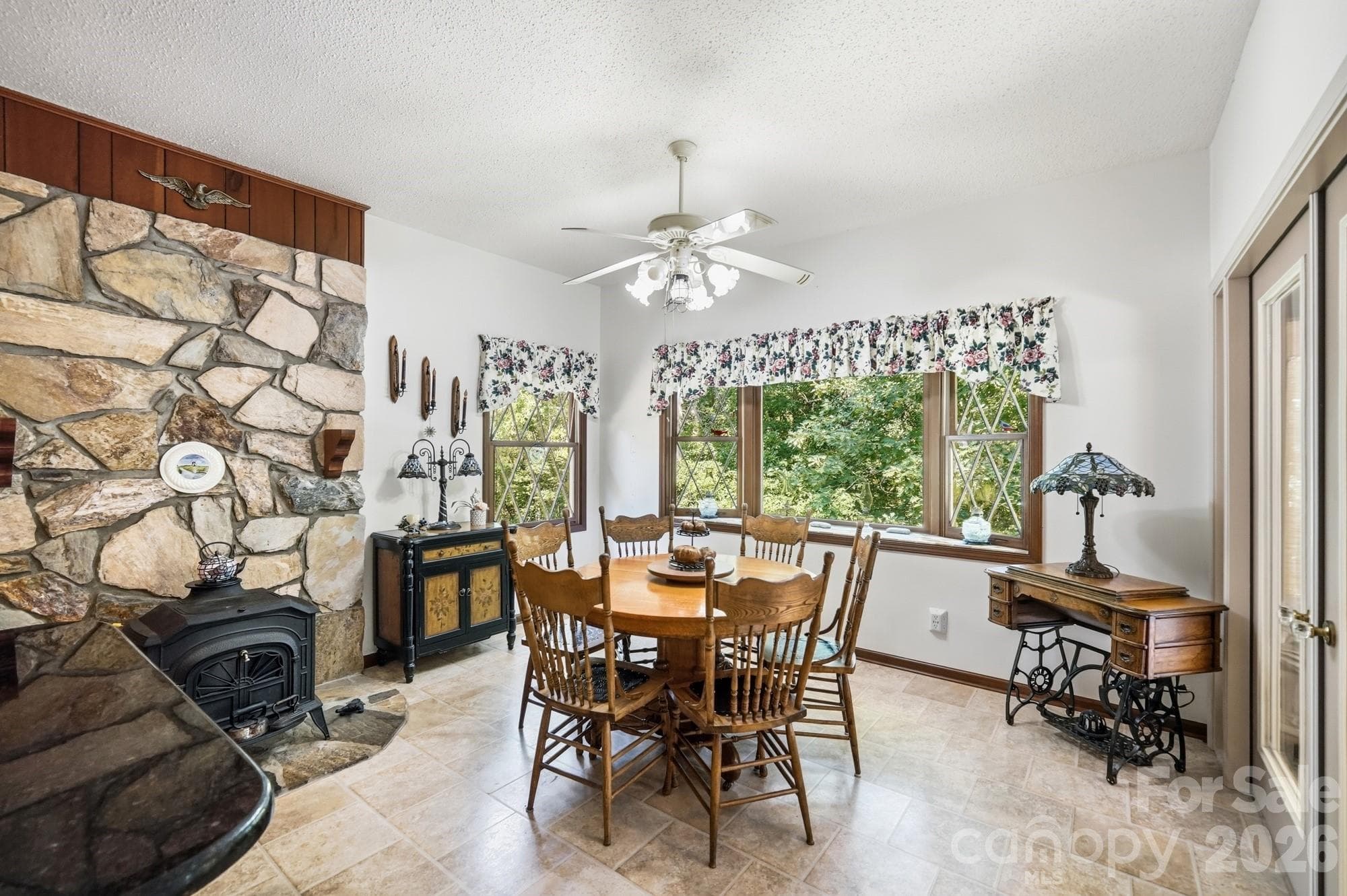 Dining Area - 11300 NC Hwy 73 Highway E, Mount Pleasant