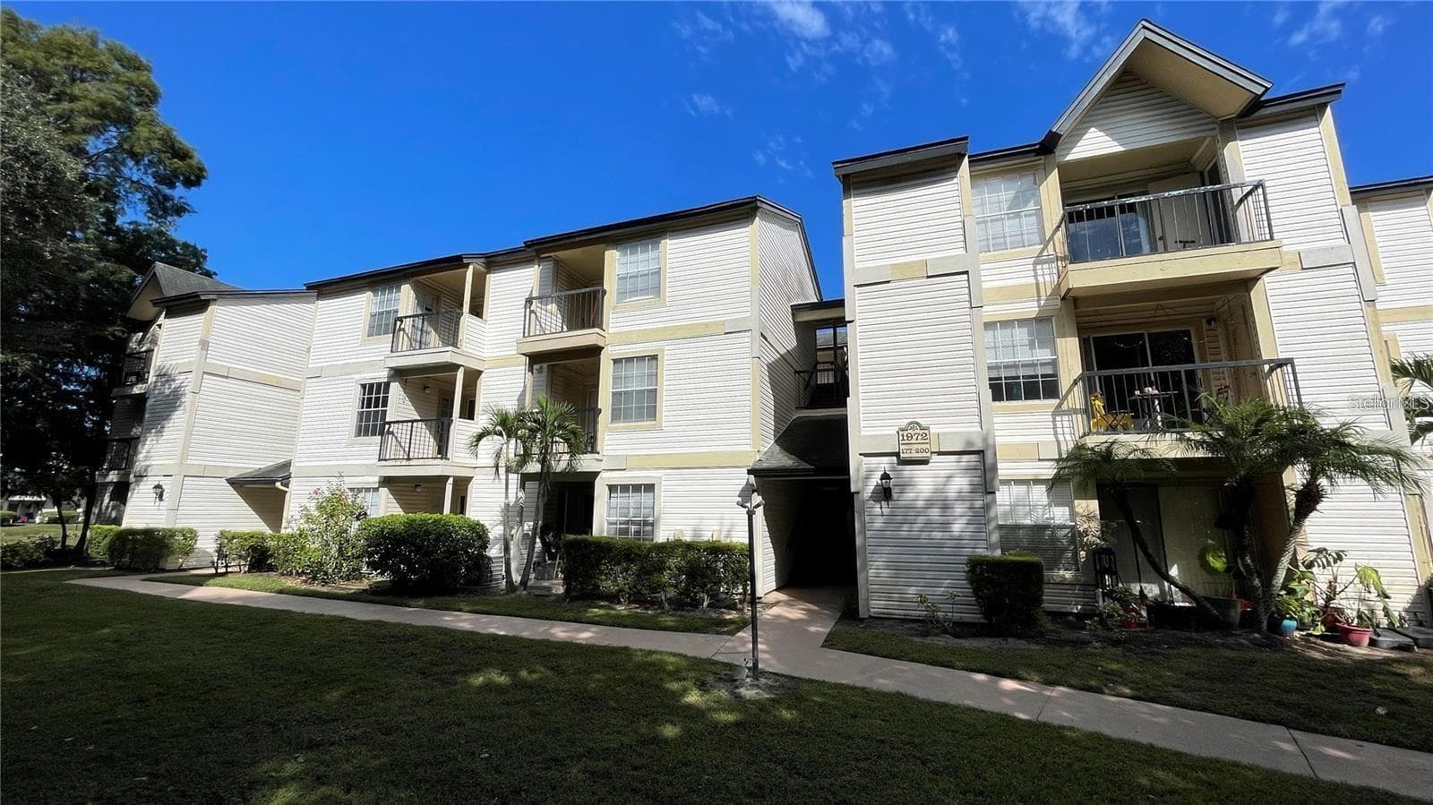 1972 LAKE ATRIUMS CIR #200