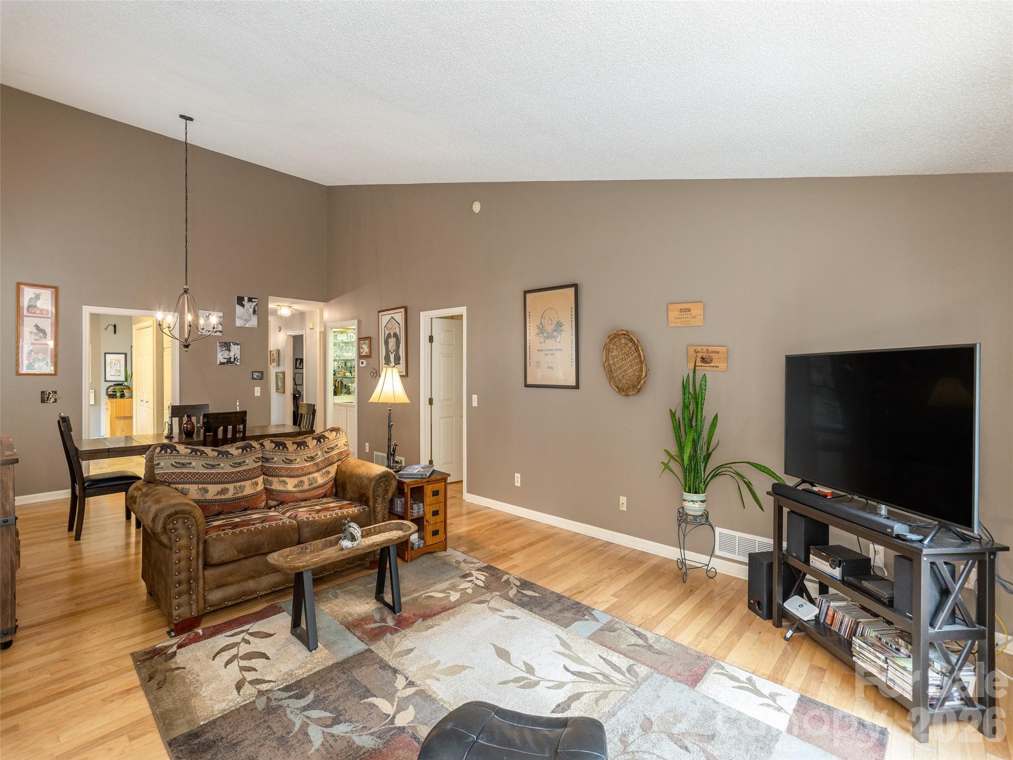 Open concept living room and dining room with cathedral ceilings - 606 Red Oak Drive, Hendersonville