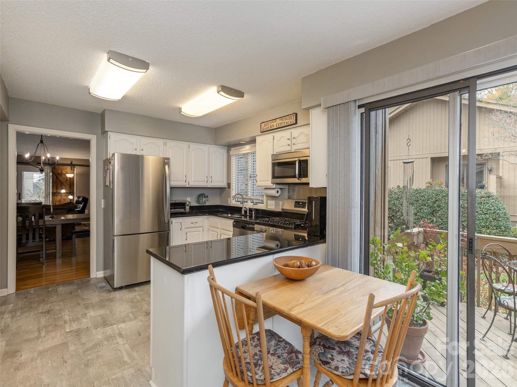 Eat in kitchen with grilling deck - 606 Red Oak Drive, Hendersonville