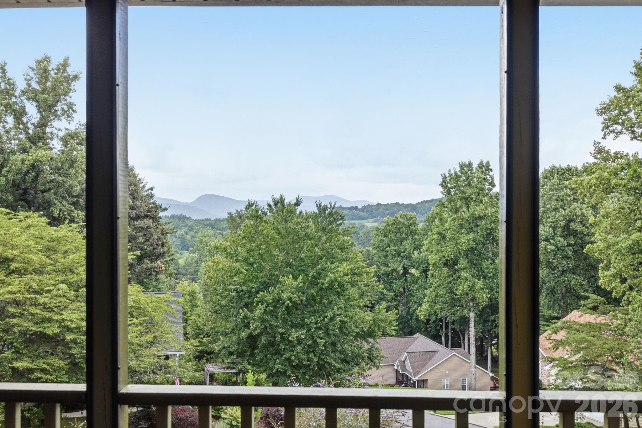 Single Family Residence at Hendersonville, photo 4 of 48