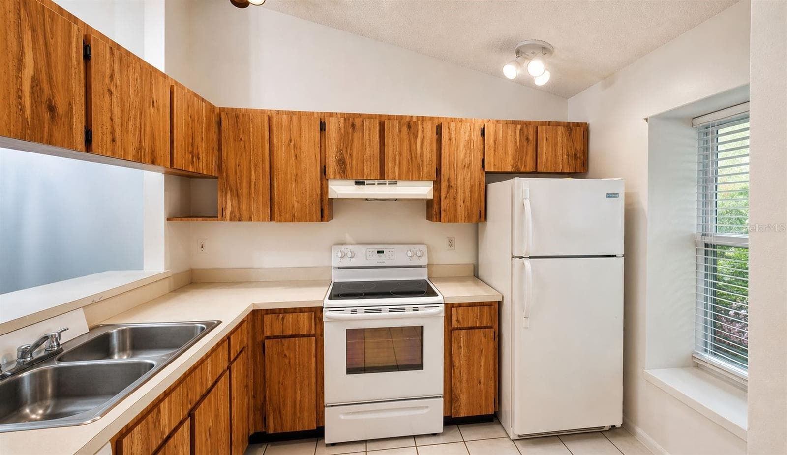 Villa at 3962 LA COSTA LN, LARGO, photo 11 of 27