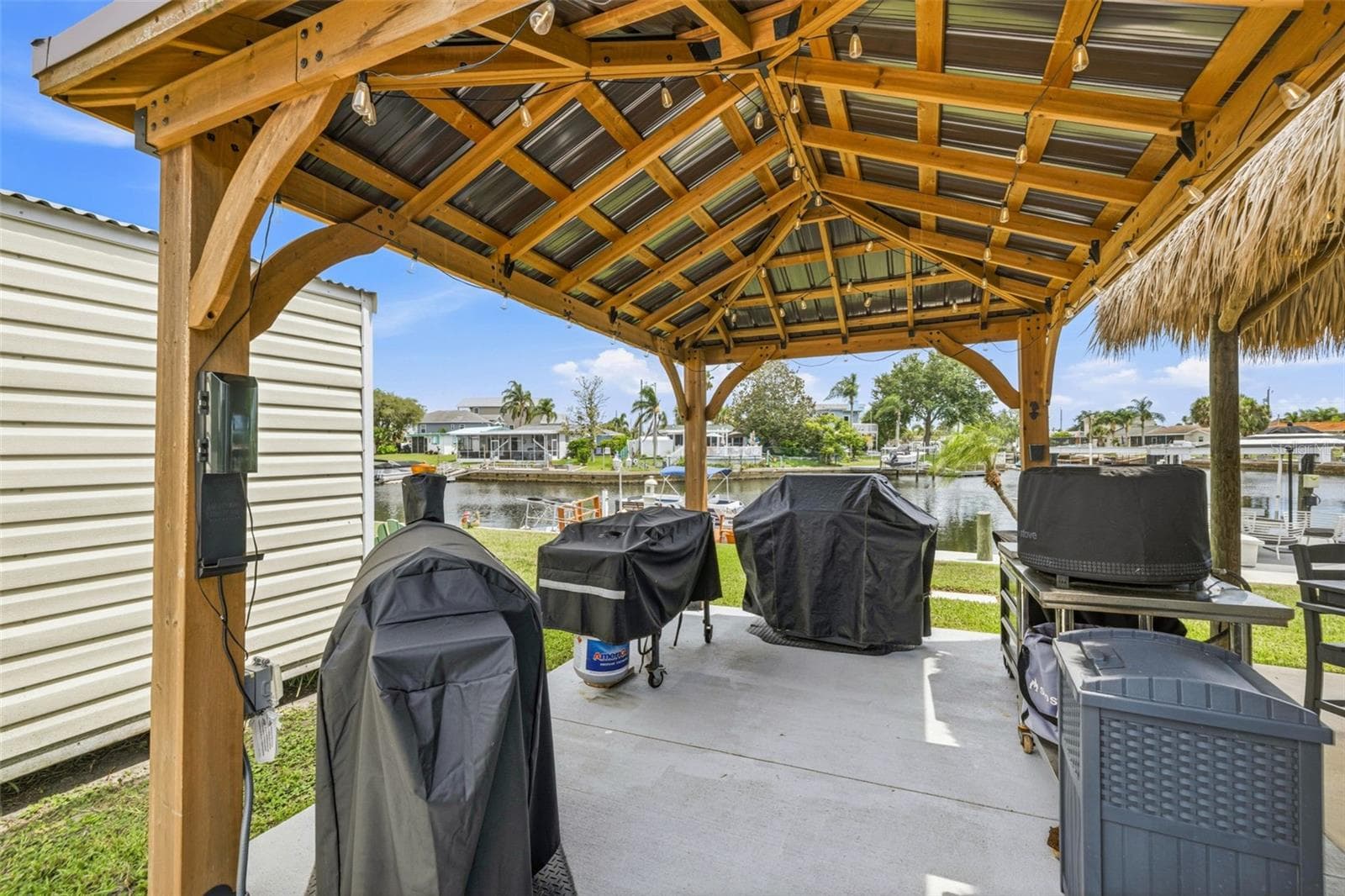 Ex-large Pergola with electric! All the outdoor cooking options are here! - 4320 FLORAMAR TER, NEW PORT RICHEY