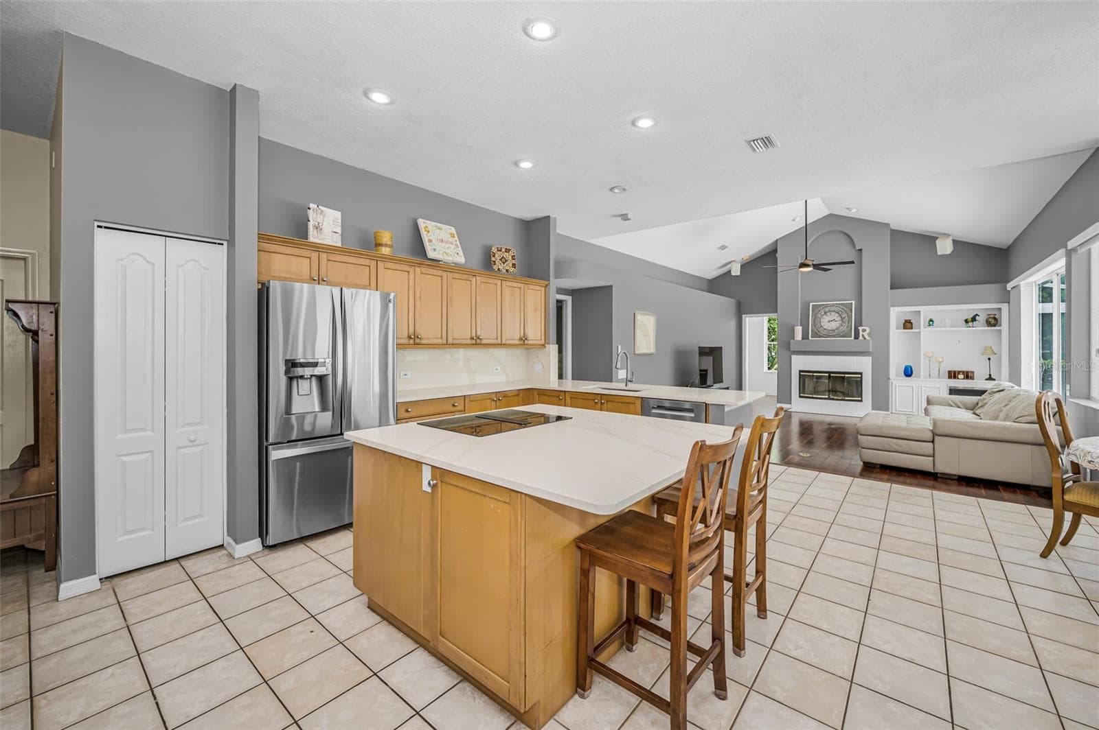 Kitchen island w/breakfast bar - 4084 LIGUSTRUM DR, PALM HARBOR