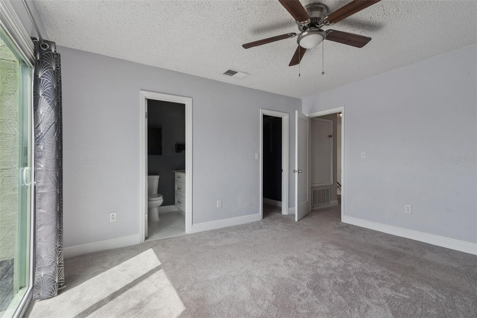 Primary Bedroom with view to primary bathroom and walk-in Closet - 214 MAJORS LN #C, KISSIMMEE