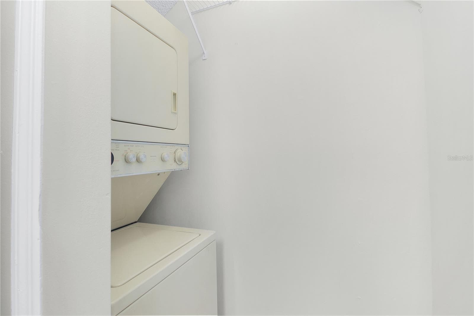 In unit stackable washer and dryer - 605 YOUNGSTOWN PKWY #30, ALTAMONTE SPRINGS