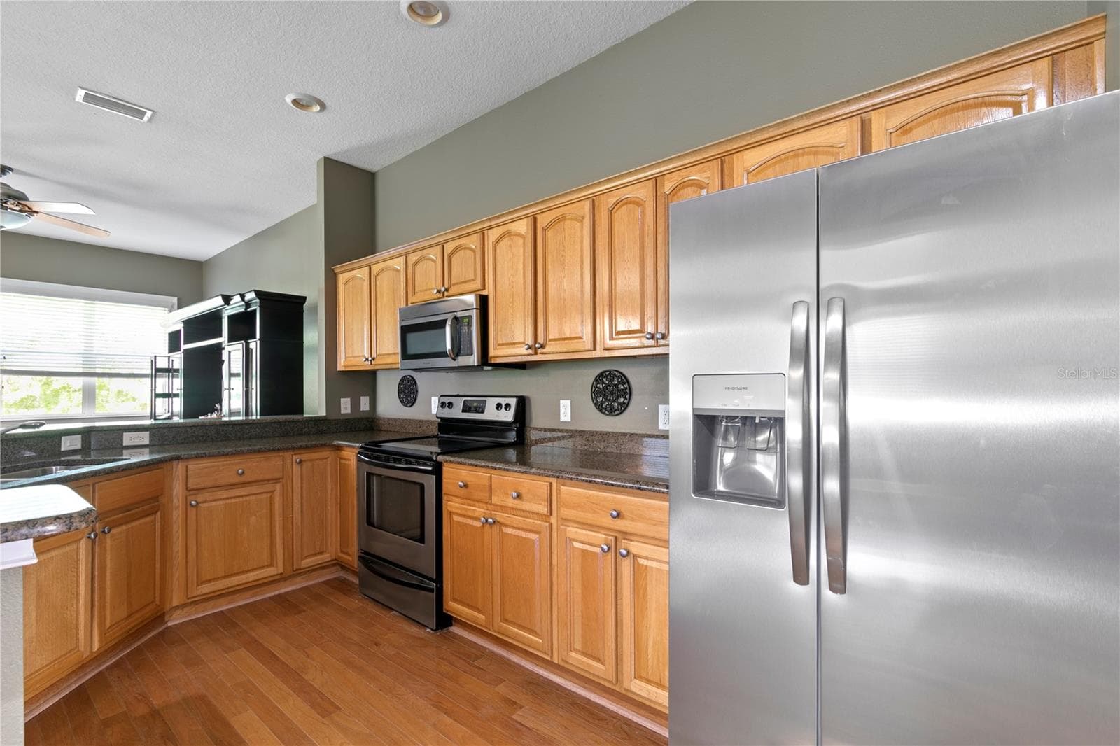 Townhouse at 11504 BELLAMAR ST, TAMPA, photo 4 of 40