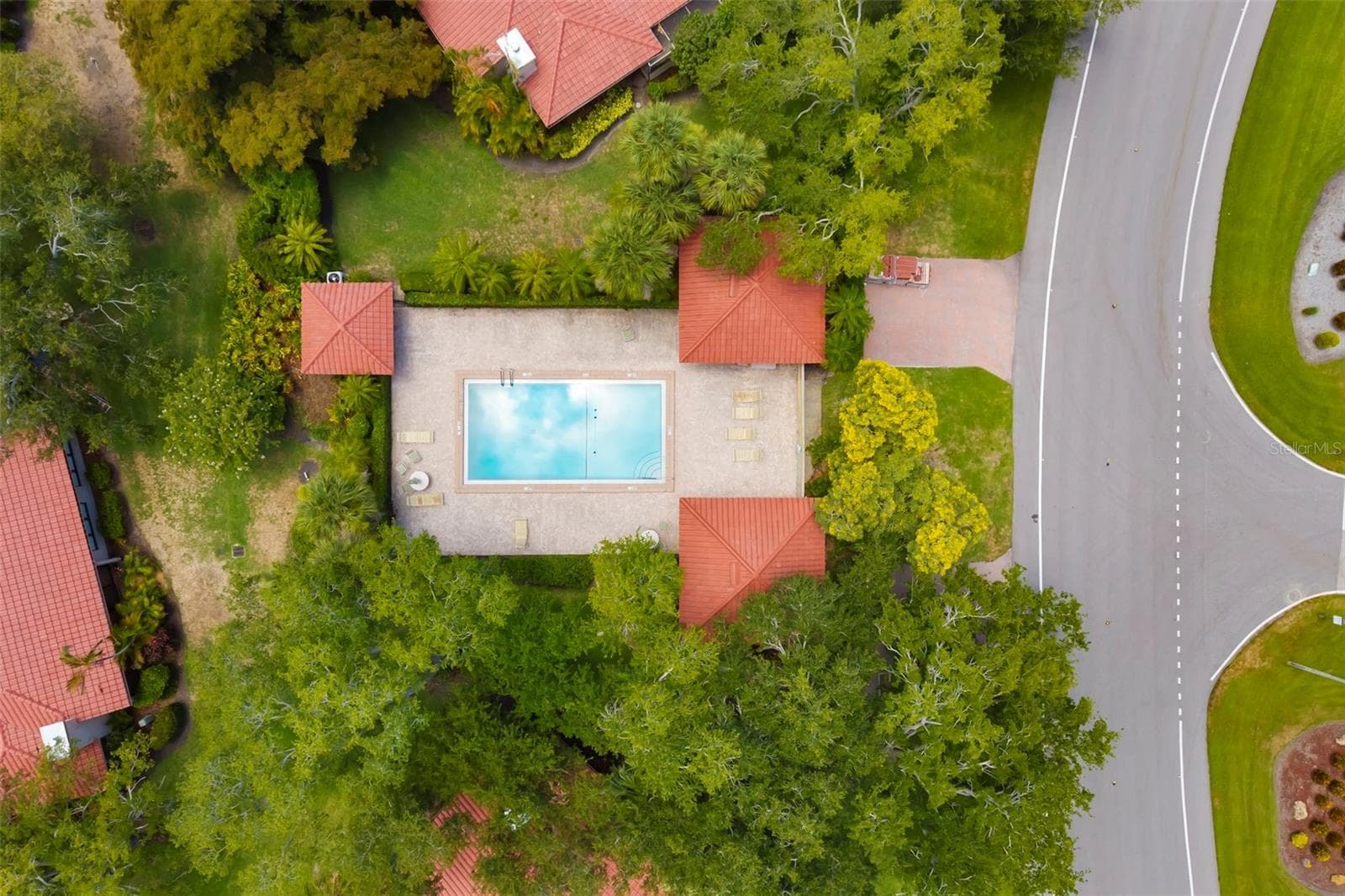 Aerial view of community pool - 4820 KESTRAL PARK CIR #18, SARASOTA