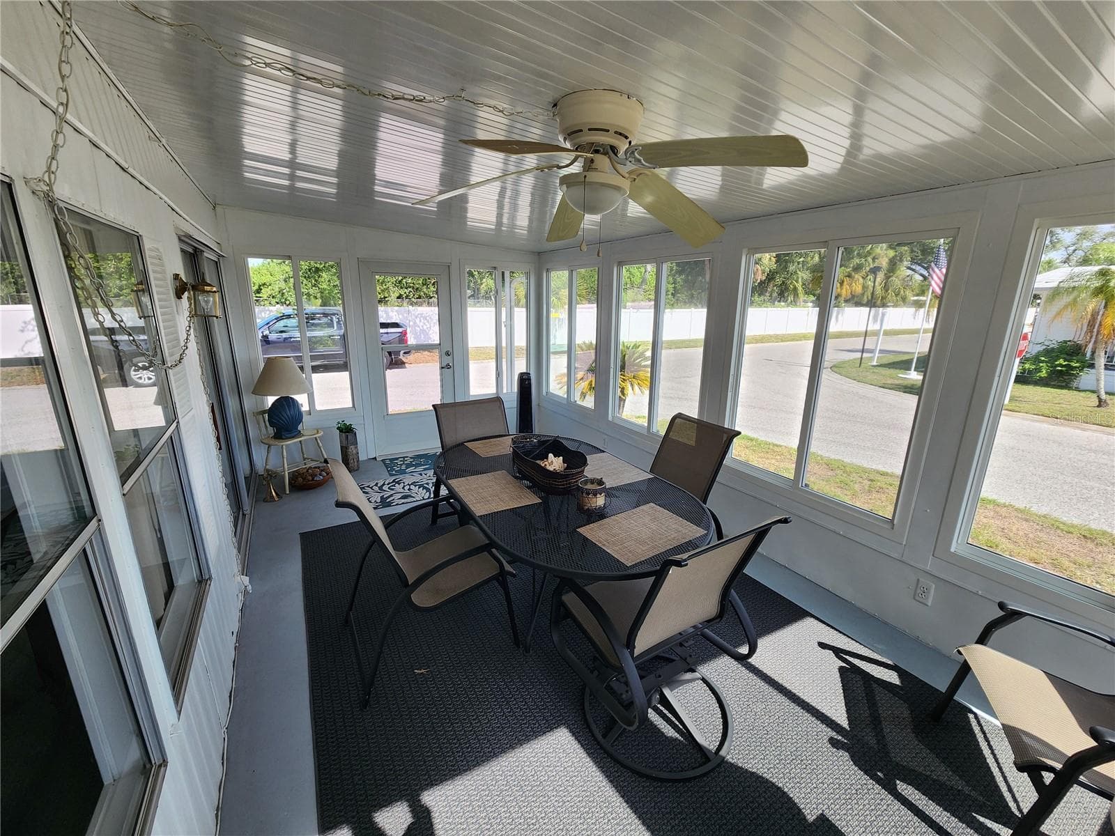 Florida Room over looks corner lot - 808 53RD AVE E #223, BRADENTON
