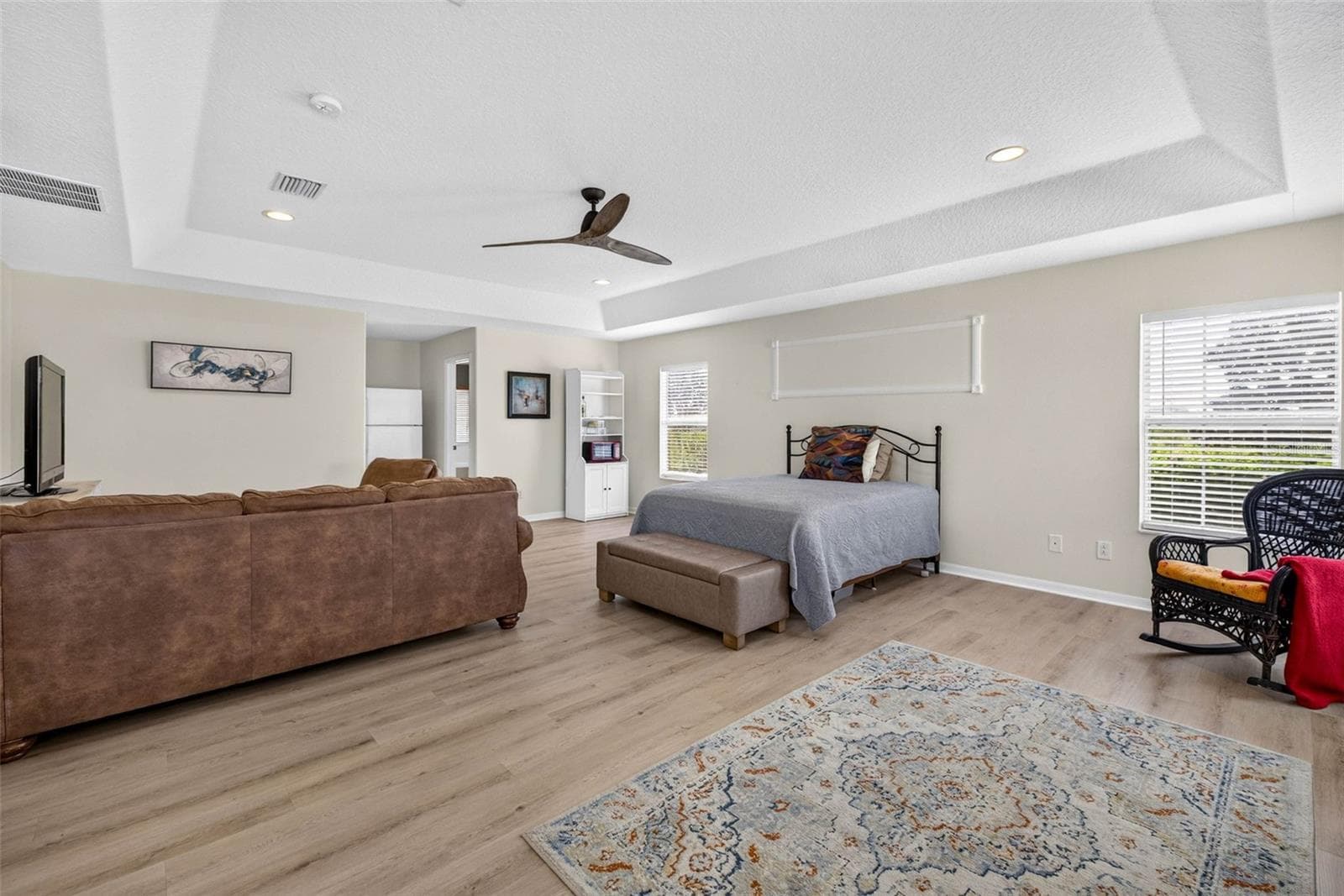 Imagine a primary bedroom so big you can use it as an inlaw suite OR your room WITH its own living room! - 7360 BRIDGEVIEW DR, WESLEY CHAPEL