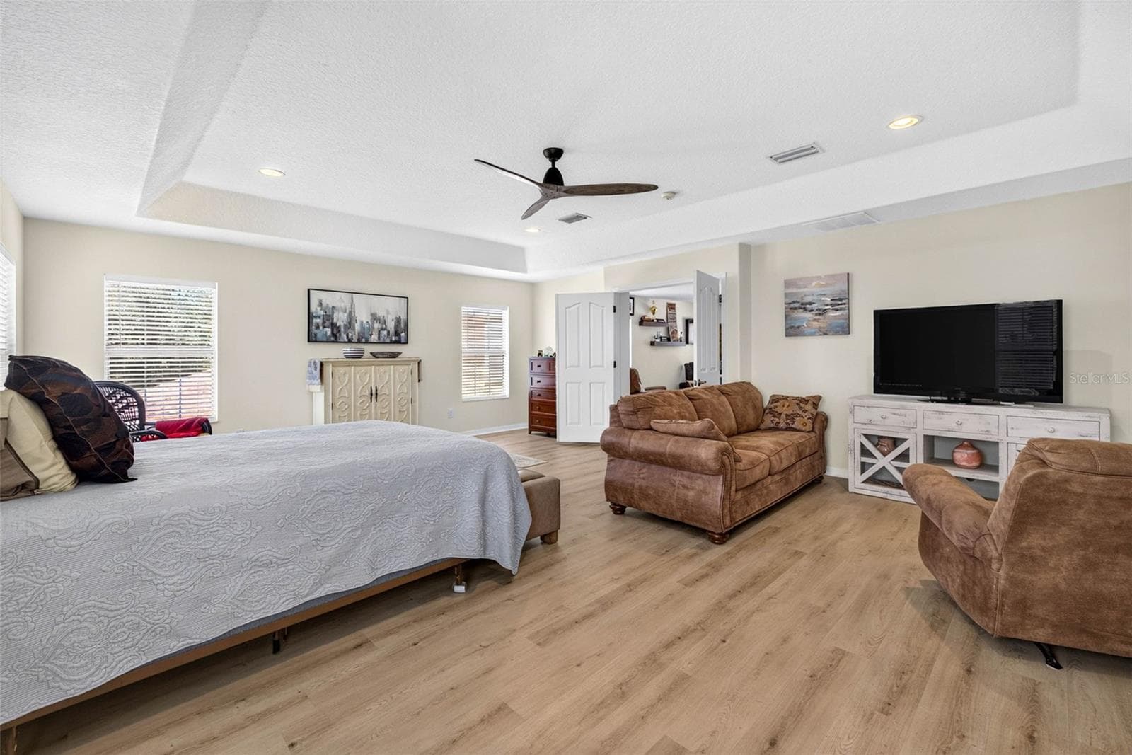 Primary suite has room for an entire living room PLUS bed - 7360 BRIDGEVIEW DR, WESLEY CHAPEL
